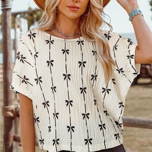 Women's Cream Bow-Print Short Sleeve Top